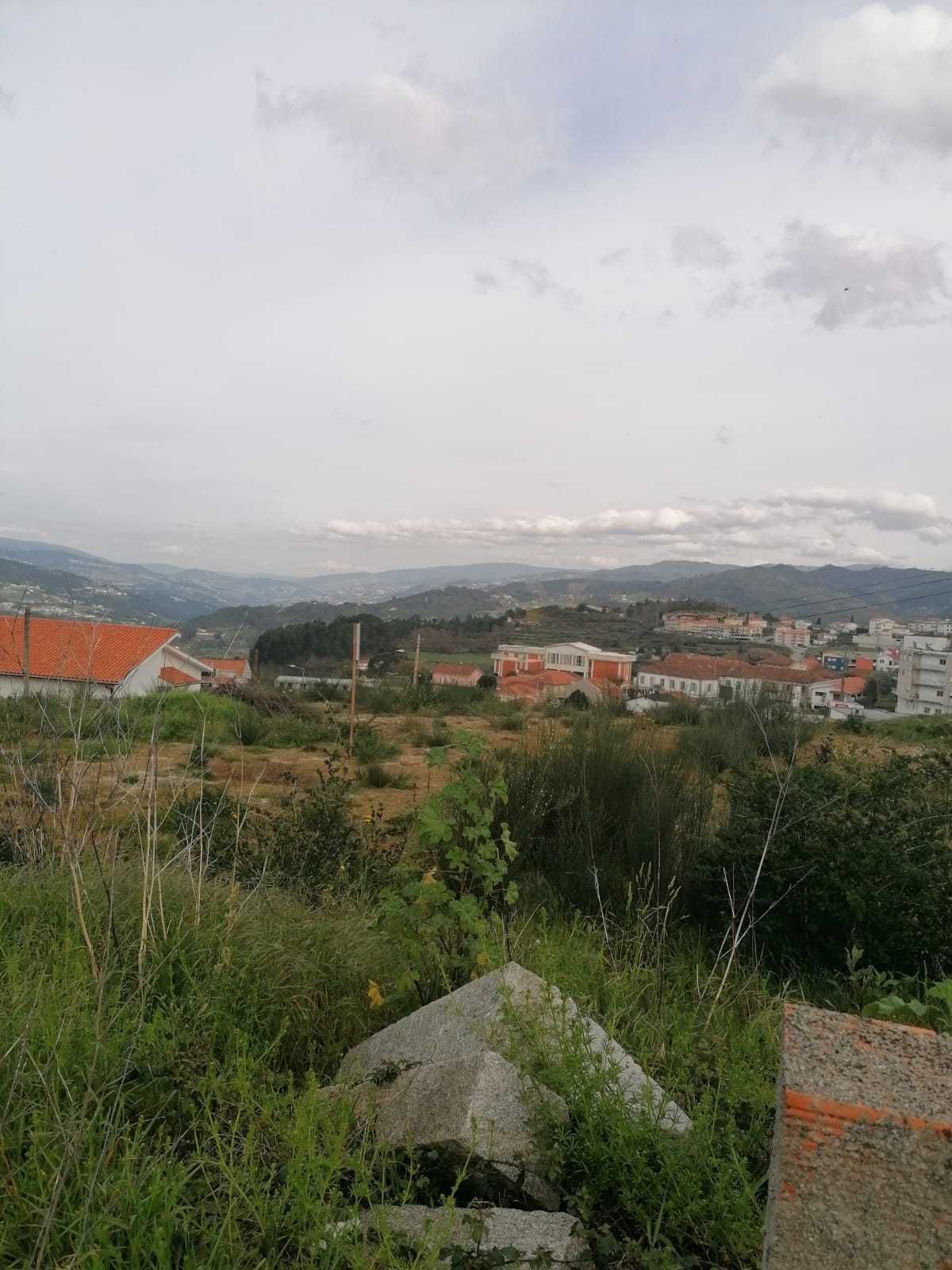 Terreno para venda com  projeto aprovado em Cinfães