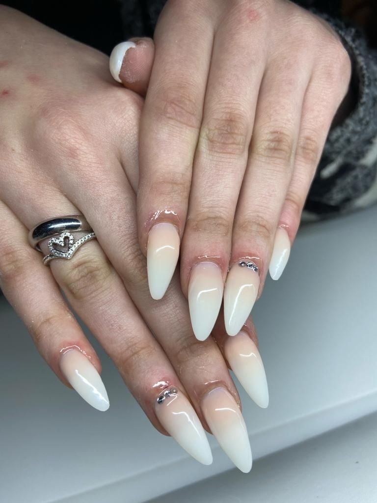 Unhas de gel e verniz gel