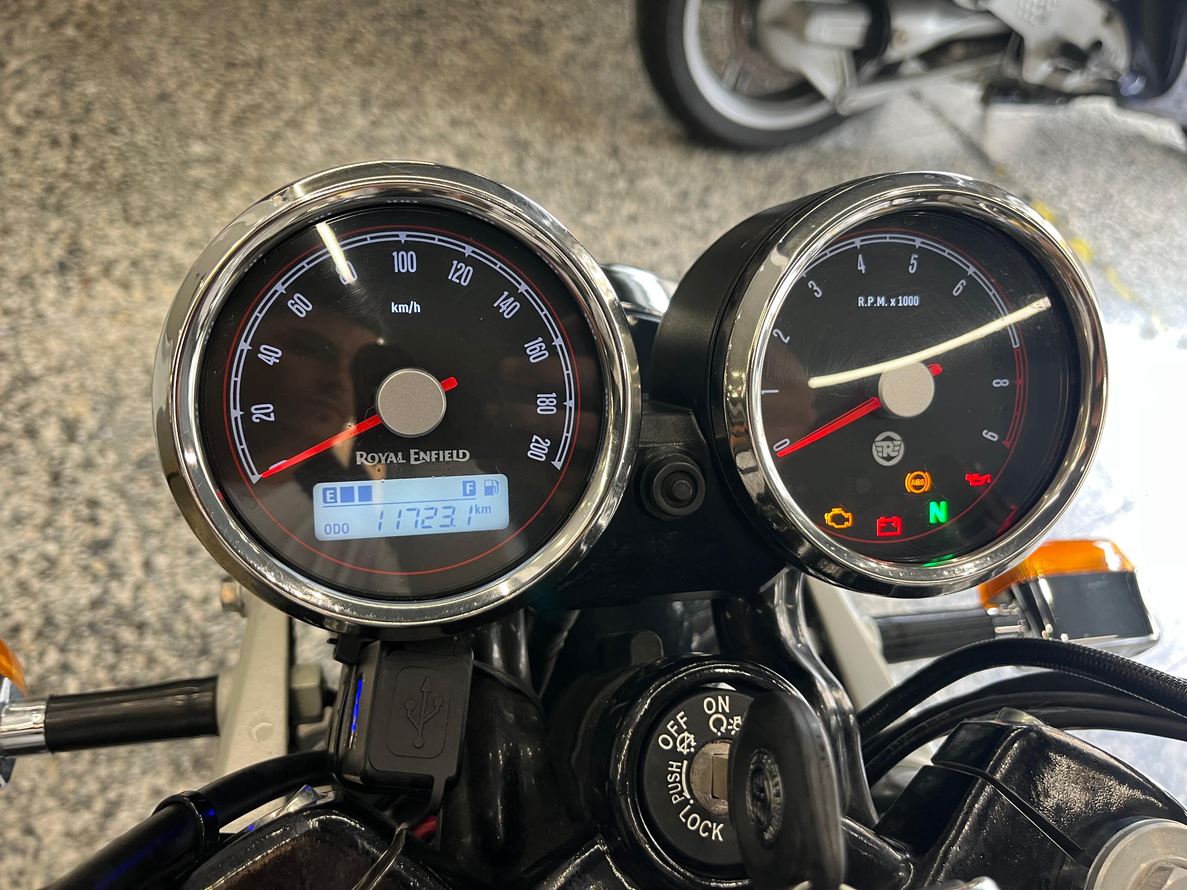 Royal Enfield Interceptor 650 de 2021 Impecável com Extras