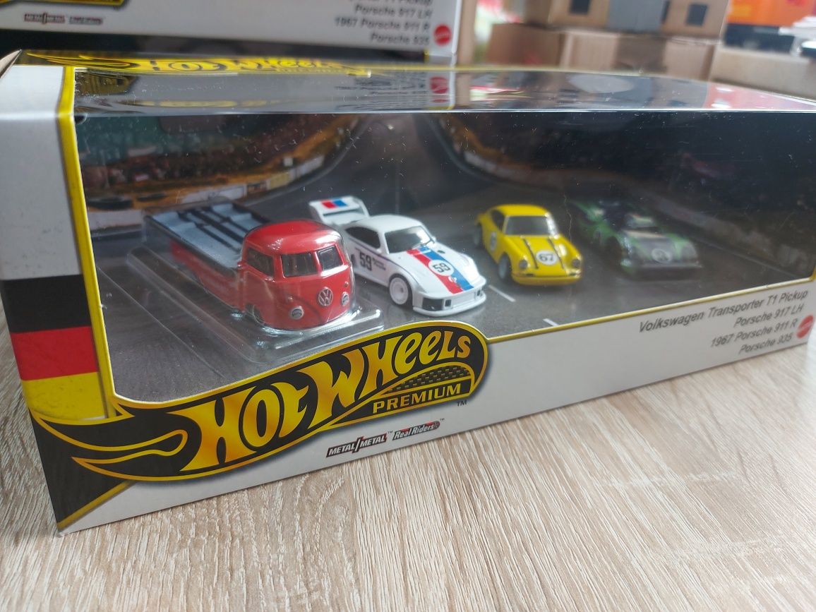 Hot Wheels Premium Diorama Porsche Volkswagen VW Transporter T1