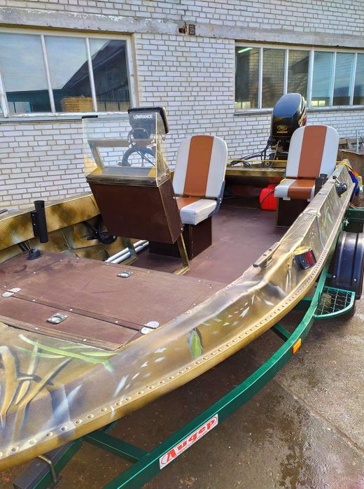 Лодка Крым с мотором