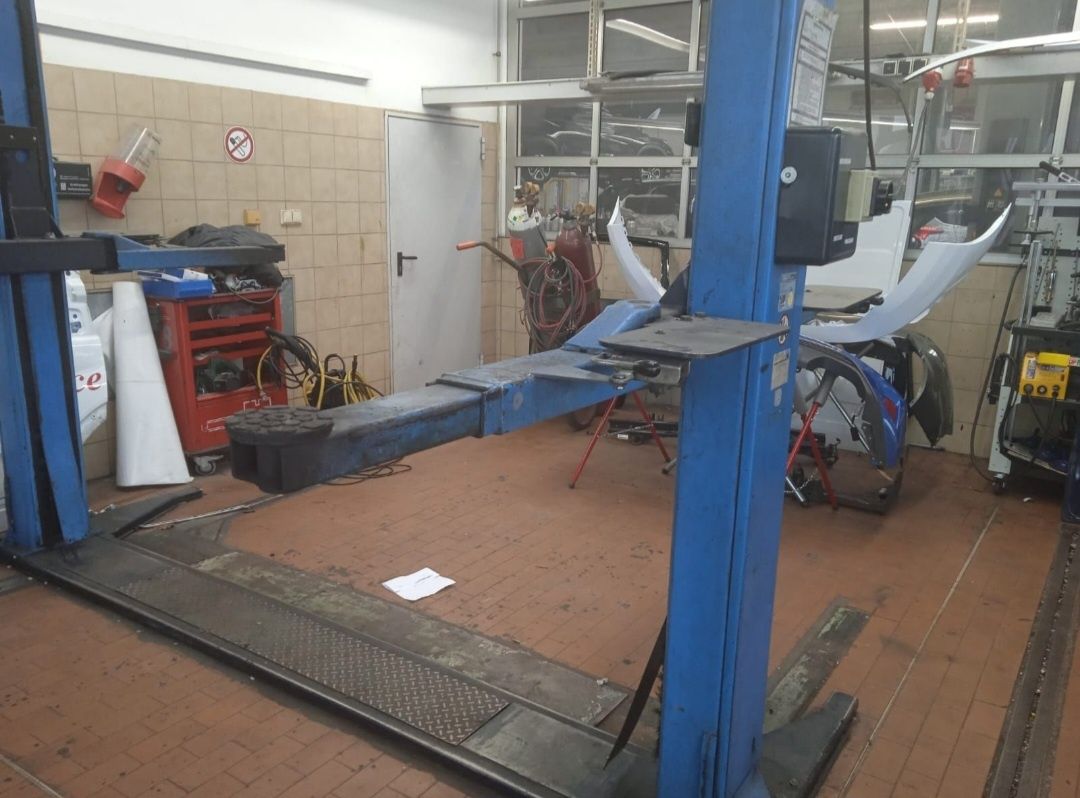 Podnośnik samochodowy śrubowy łapowy dwukolumnowy Hoffman 2500kg
