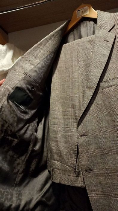 Продам брендові чоловічі костюми Brioni.6000грн.розмір 52L