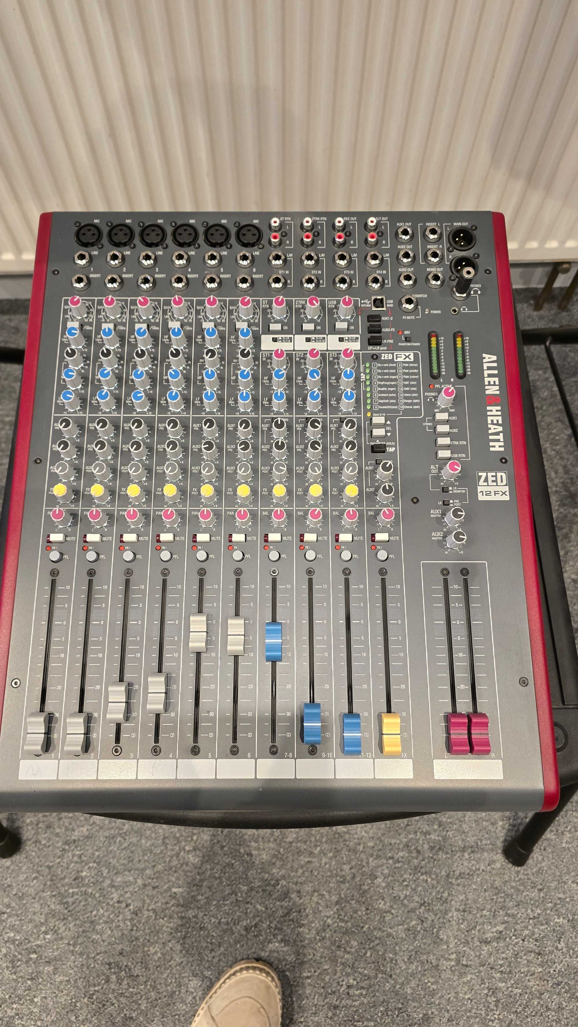 Yamaha DXR8 nagłośnienie konferencyjne dla DJ-komplet
