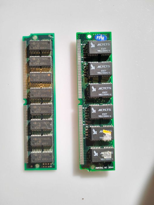 2 Memórias Ram e uma placa de Rede