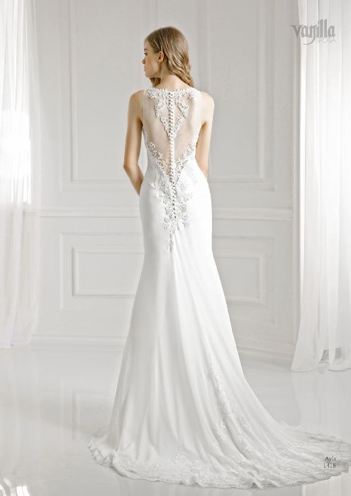 śliczna suknia (r.34) z trenem dla szczupłej dziewczyny