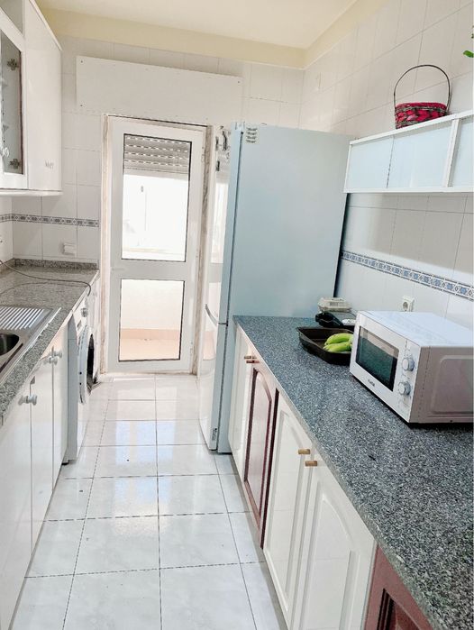 Aluga-se quarto em Trajouce