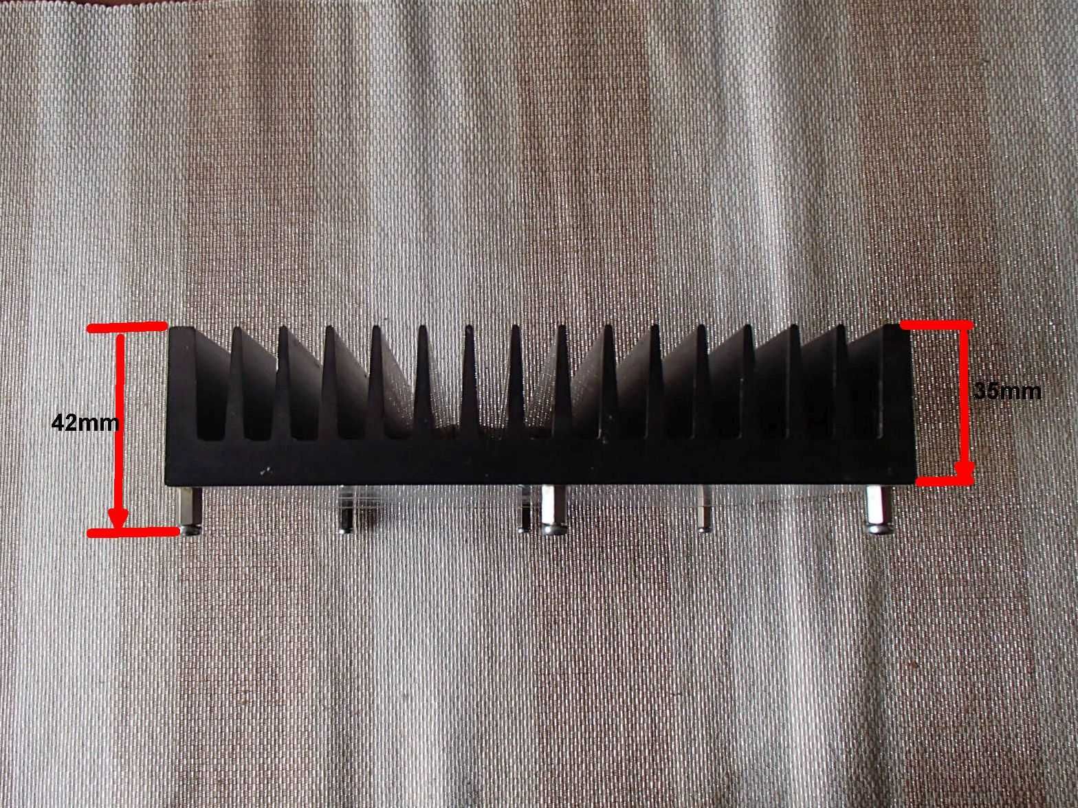 Radiator aluminowy oksydowany Dł 230 x szer 160 x wys 35 mm
