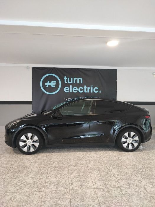 Tesla Model Y RWD