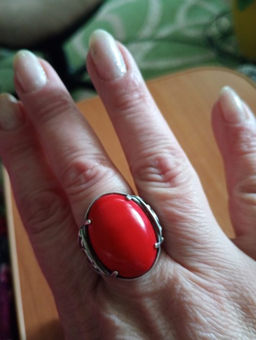 Продам срібний вінтажний перстень,часів союзу,масівний,камінь корал