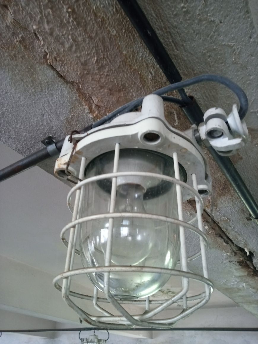 Lampy przemysłowe antyki