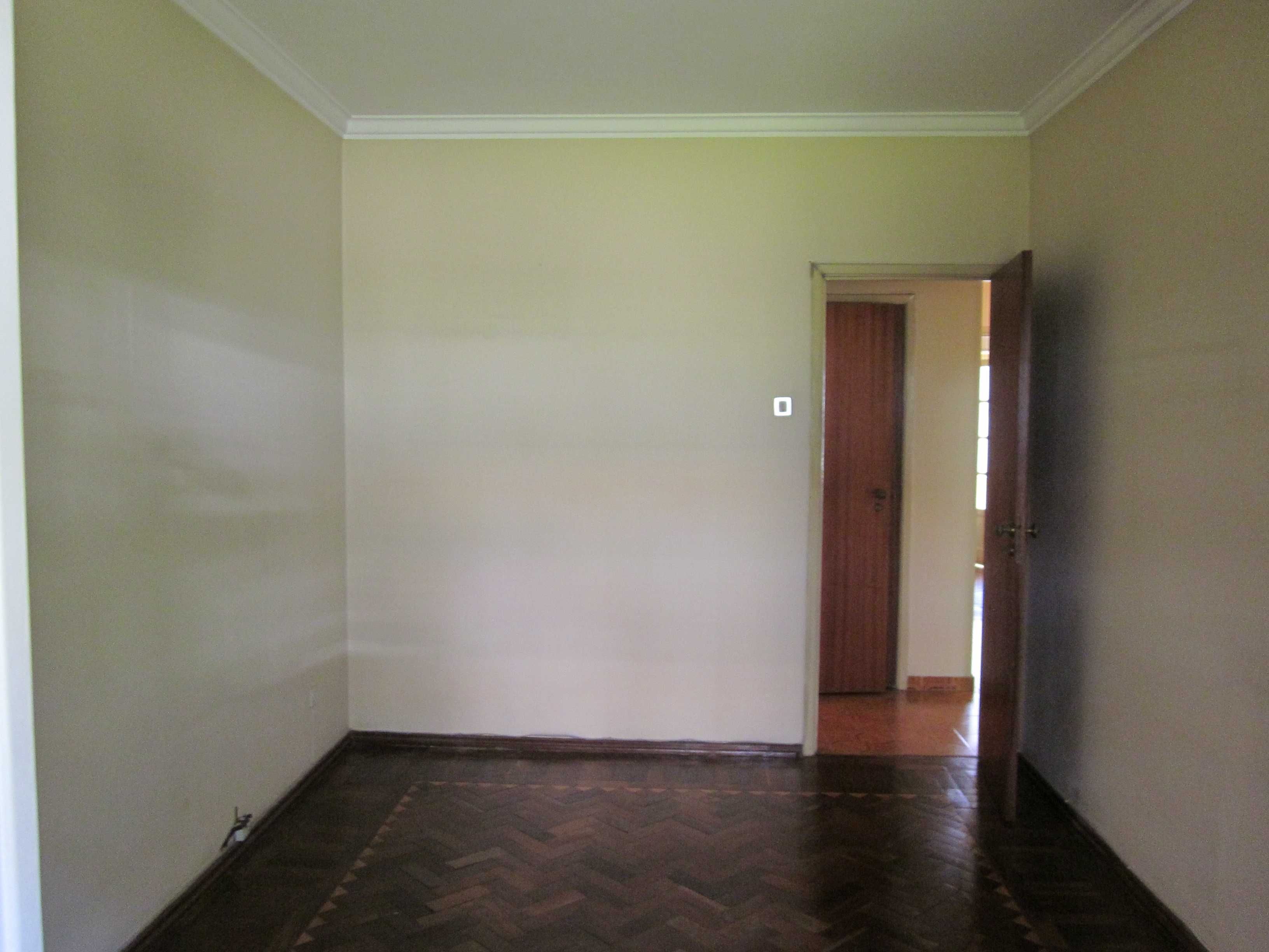 apartamento usado em bom estado junto ao metro.