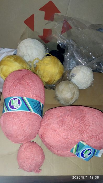 Напіввовняні нитки, чиста вовна, шерсть, пряжа