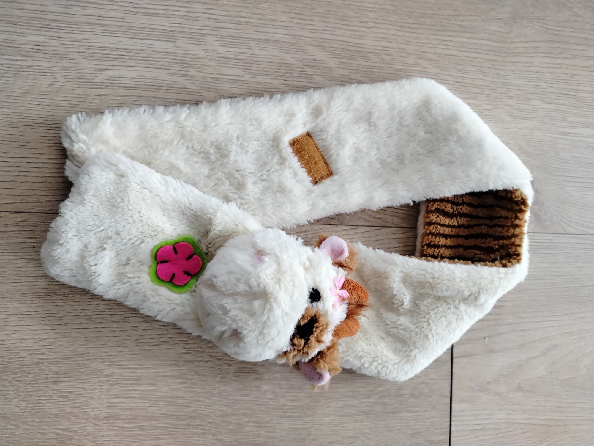 Zimowy puszysty szalik z owieczką