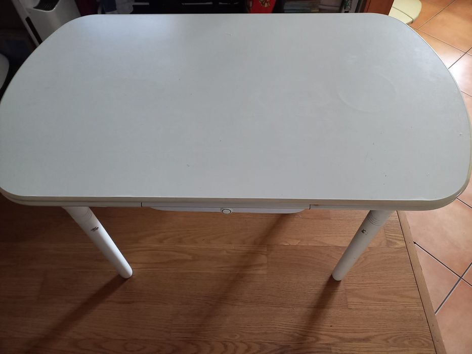 Mesa de cozinha branca