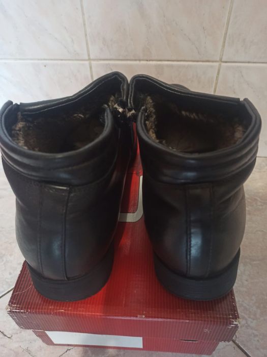 Продам мужские кожаные ботинки  BSF