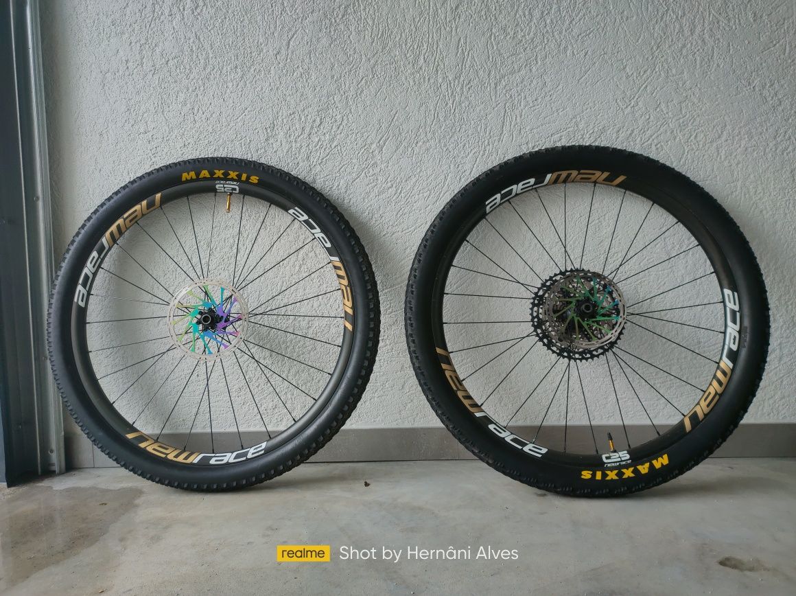 Rodas Carbono NewRace C25- COMPLETAS
