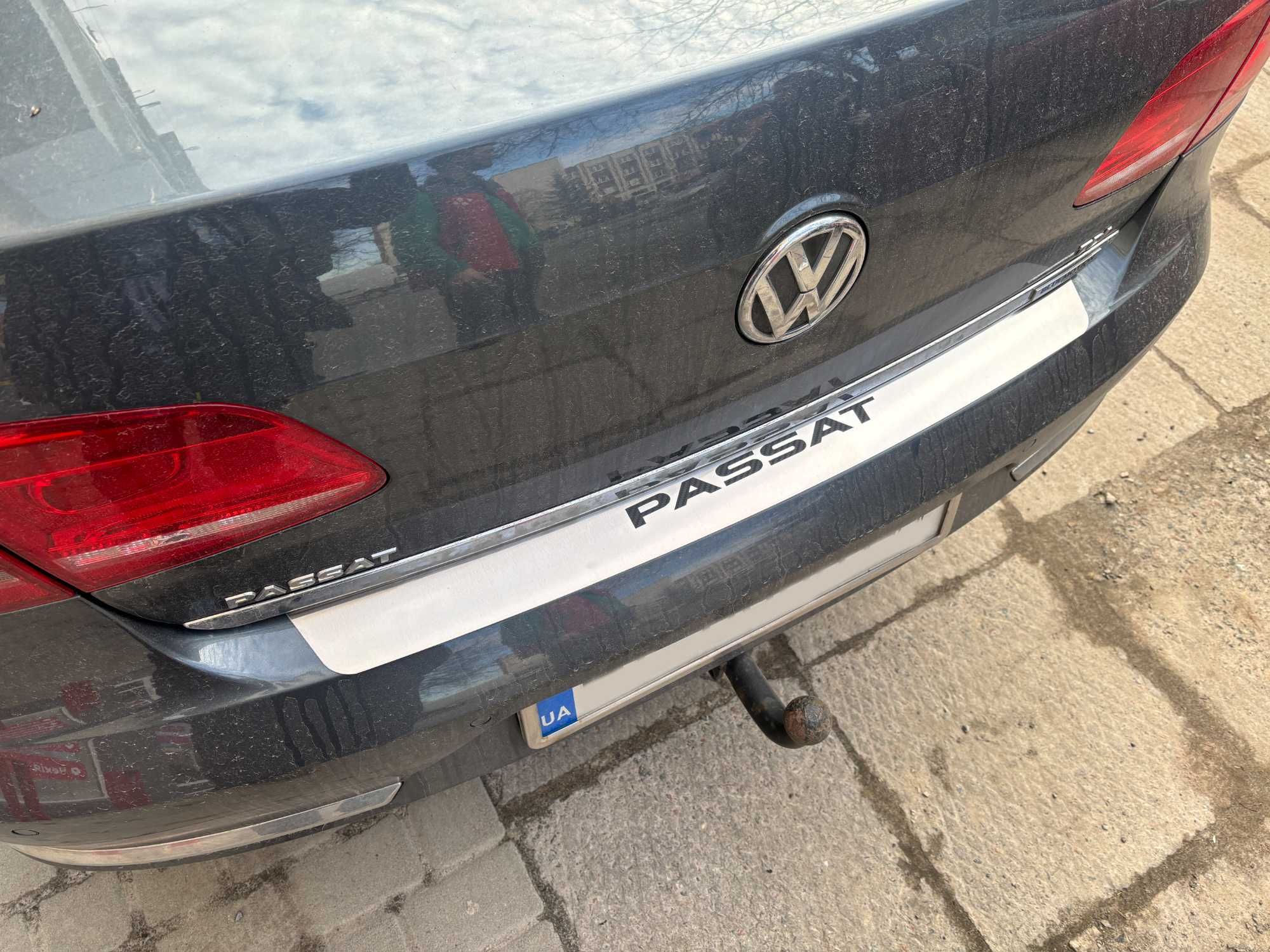 VW Passat B6 Седан / Passat B7 Європа  накладка на задній бампер хром