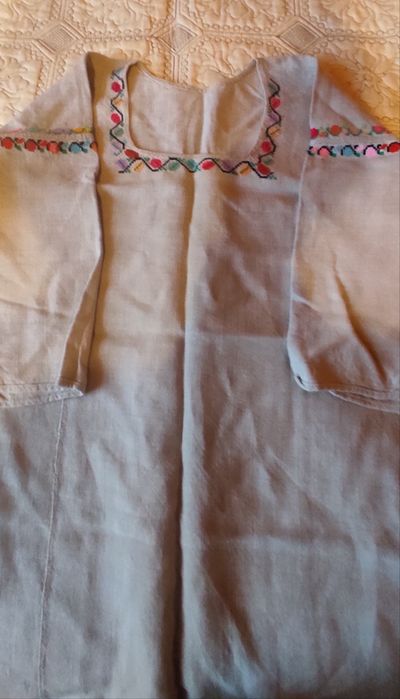 Продам вишиту сорочку ручного пошиву.