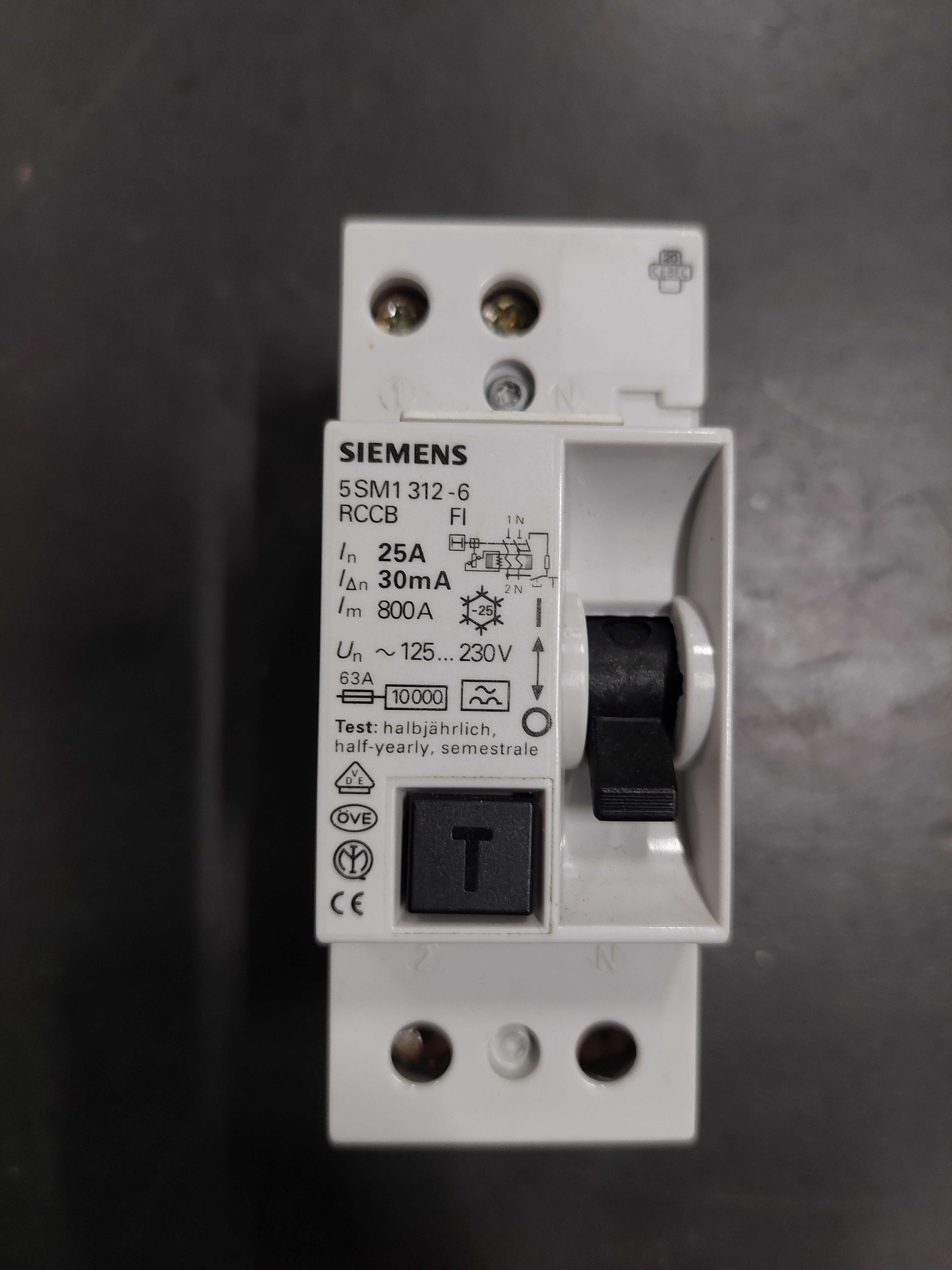 Ŕóżnicówka, bezpiecznik różnicowoprądowy 25A 30ma Siemens