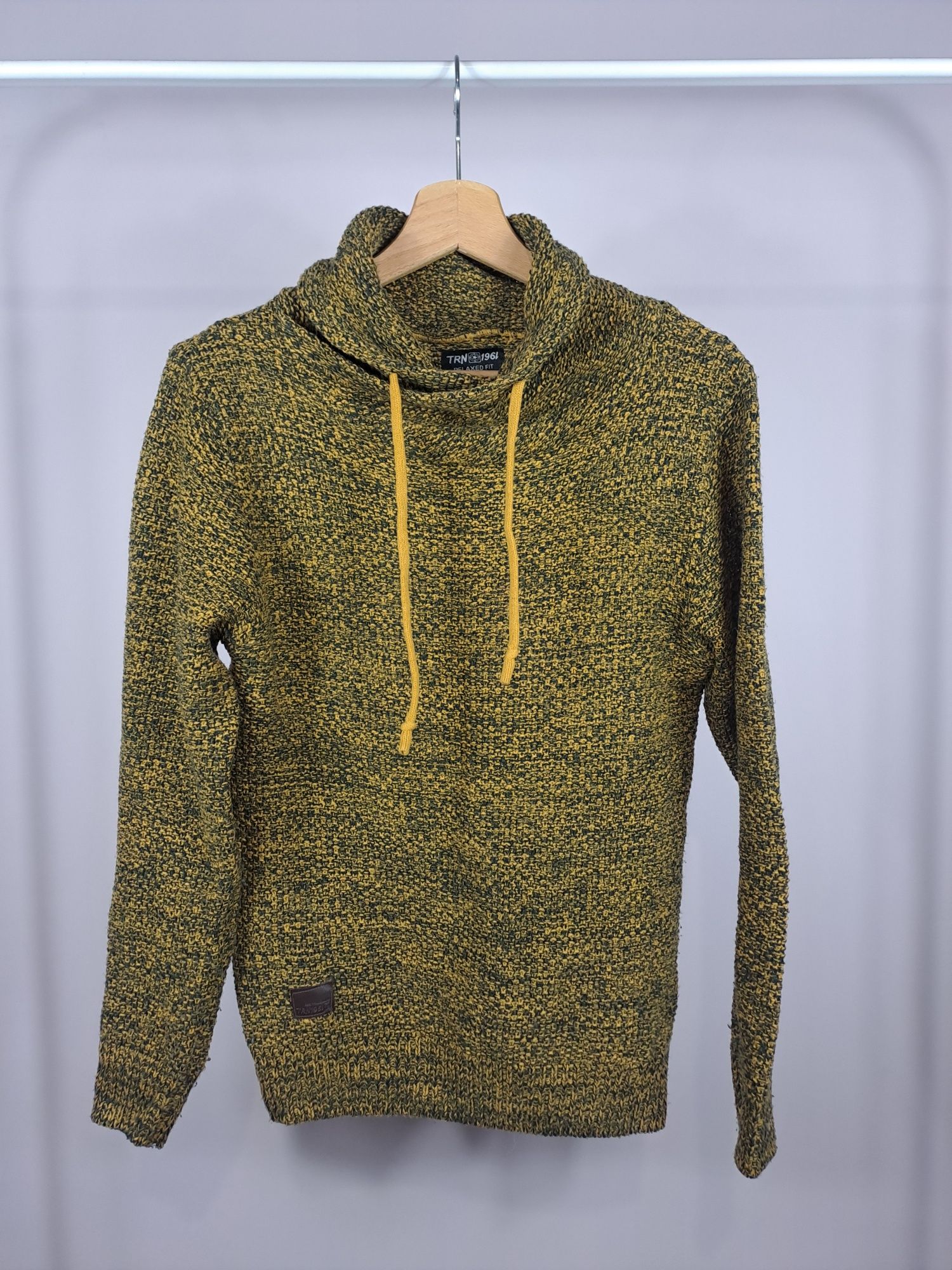 Męski sportowy sweter z kołnierzem Terranova r.XS