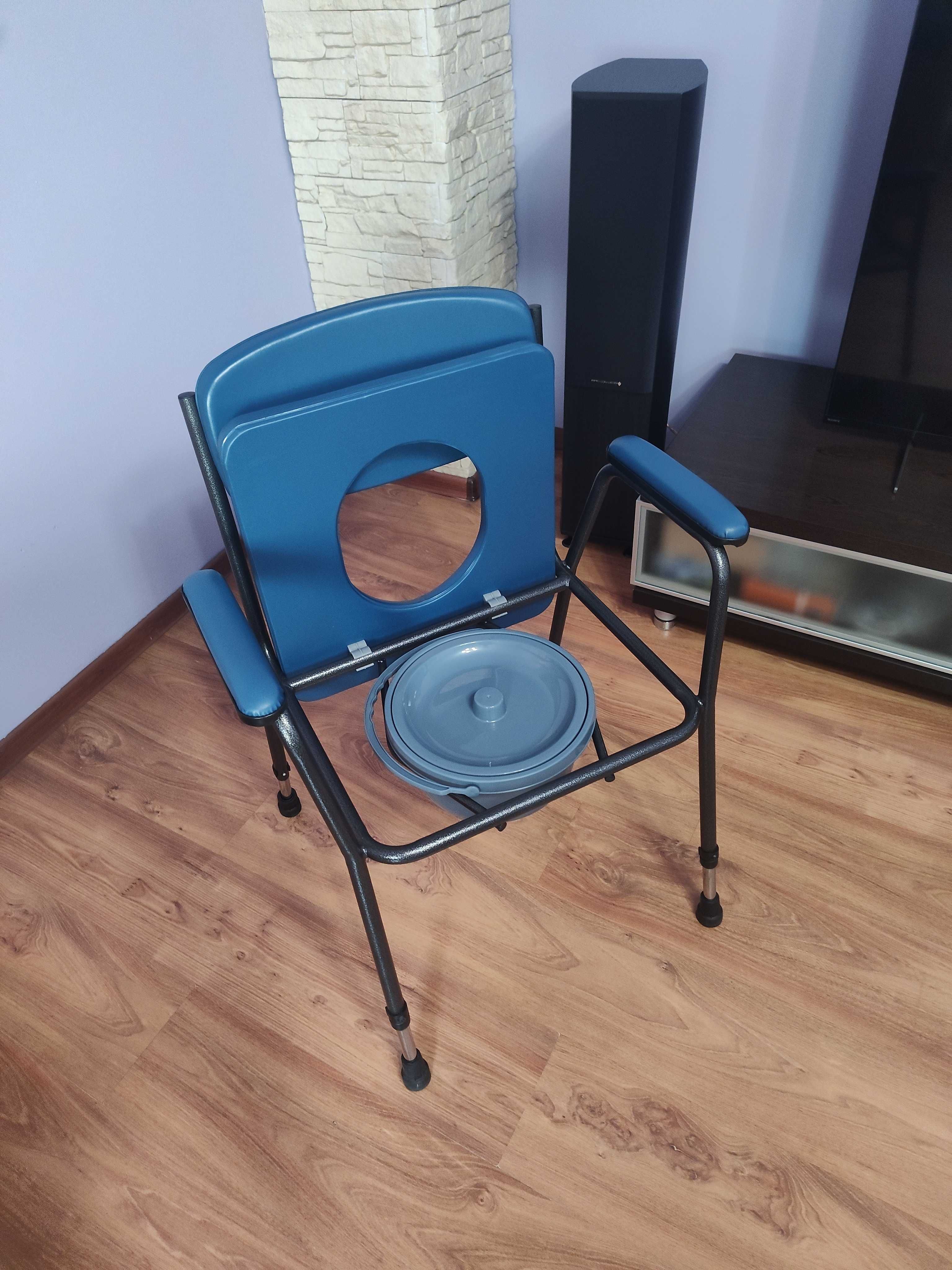 Krzesło toaletowe tapicerowane z zamykanym otworem Armedical AR-103