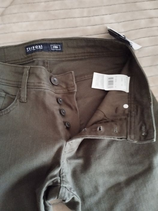 Várias peças de roupa