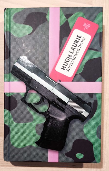 Hugh Laurie "Sprzedawca broni"