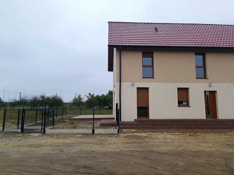 Wynajmę nowy dom jednorodzinny z tarasem oraz ogrodem