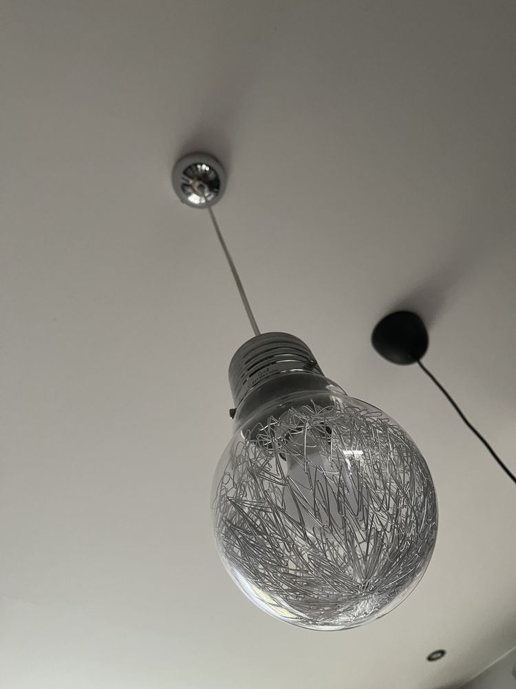 Wiszące lampy szklane