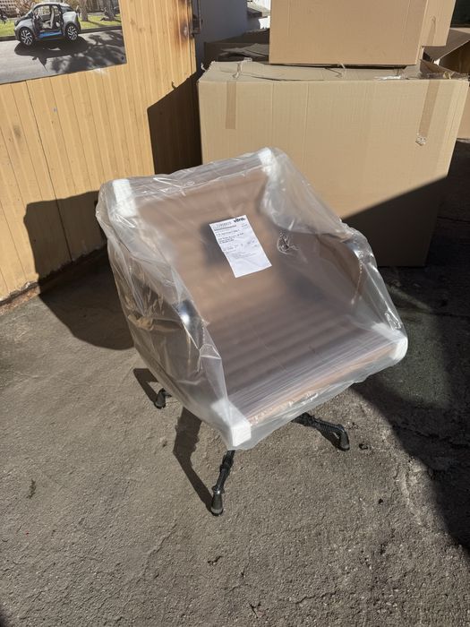 NOWE fotele Vitra EA108 - camel skóra