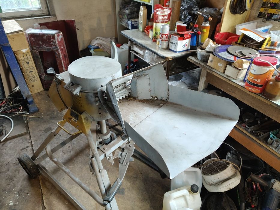 Rębak do gałęzi spalinowy