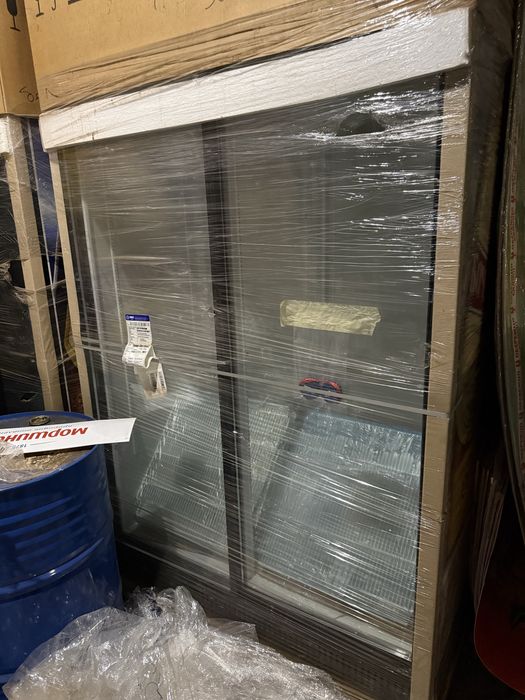 Холодильна вітрина (шафа)