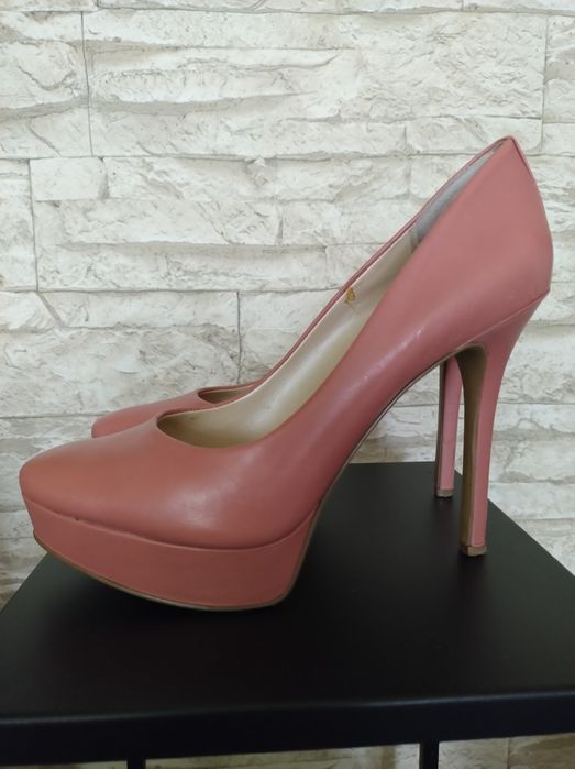 Pudrowe czółenka szpilki ze skóry Nine West  r.41