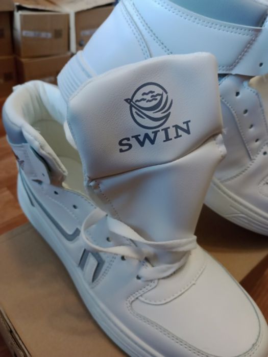 Демісезонні кросівки