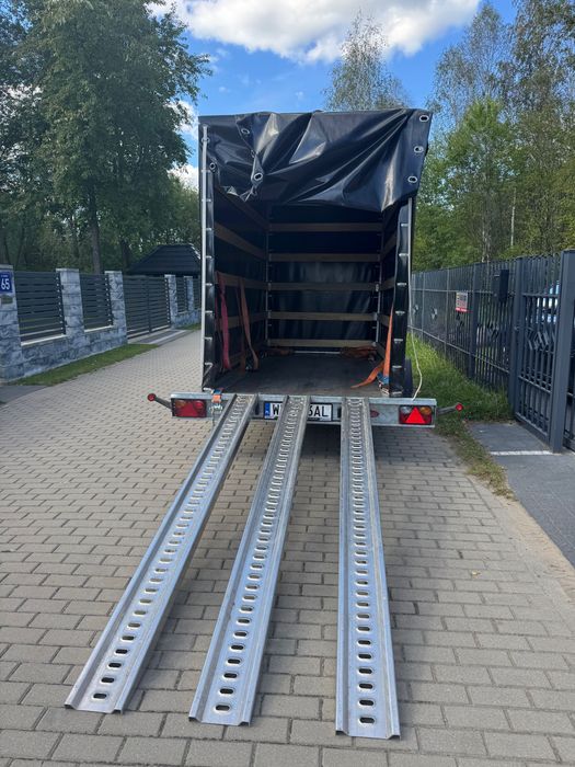 Przyczepa do wynajęcia z najazdami