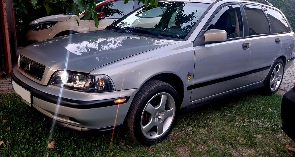Volvo V40 1.8 piękny Szwed w idealnej kondycji klima hak O.Z tanio !