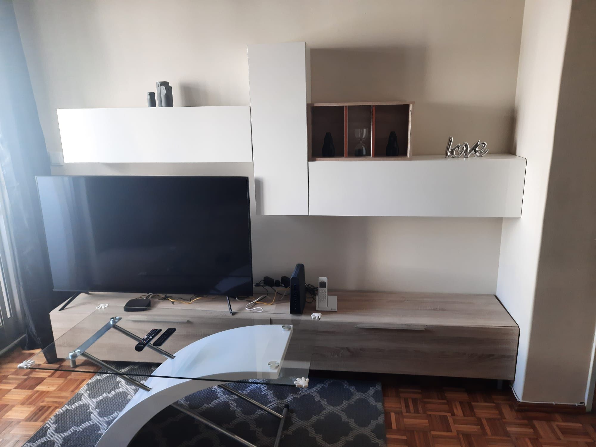 Móveis para Tv e mesa de centro