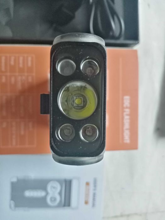 Boruit  V30 фонарь EDC