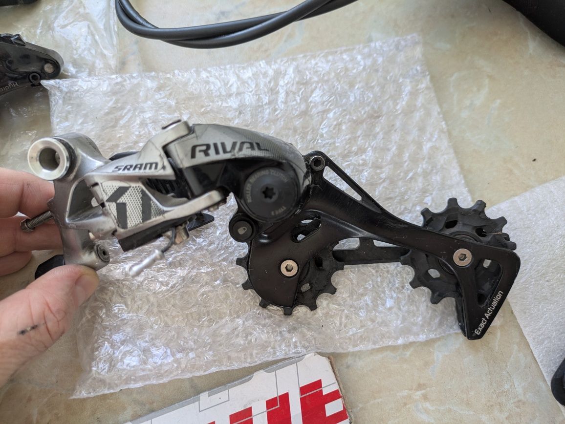 Гравійний групсет Sram Rival 1x11, Shimano Ultegra