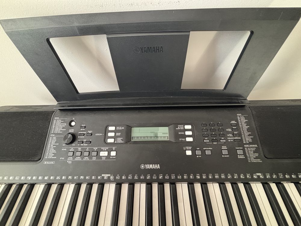 Keyboard Yamaha z osprzetem