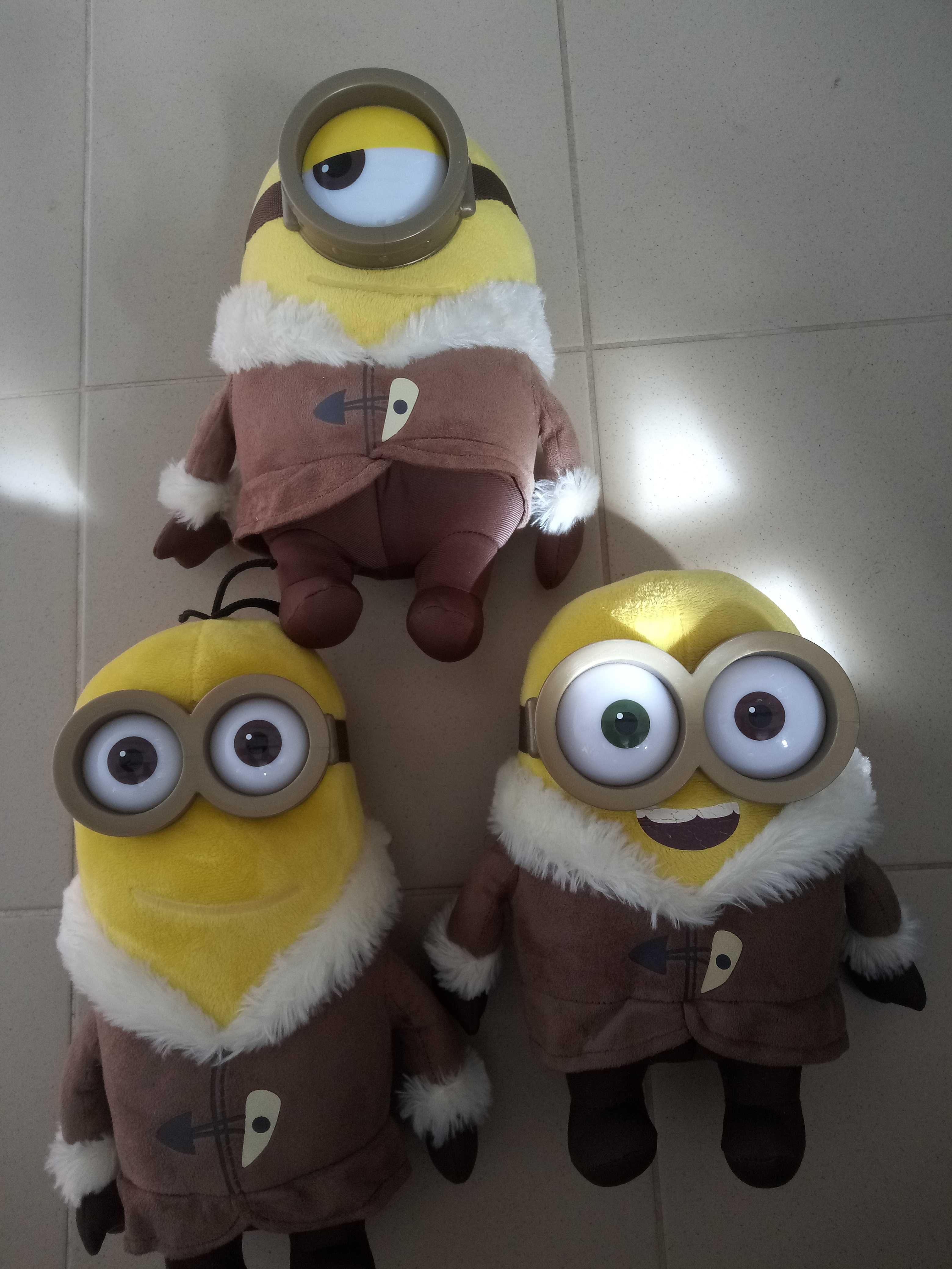 3 minionki zabawki pluszowe.