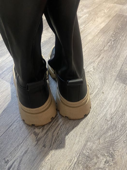 Шкіряні чоботи жіночі