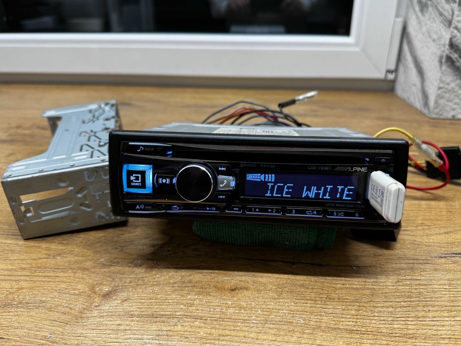 radioodtwarzacz samochodowy Alpine CDE-193BT