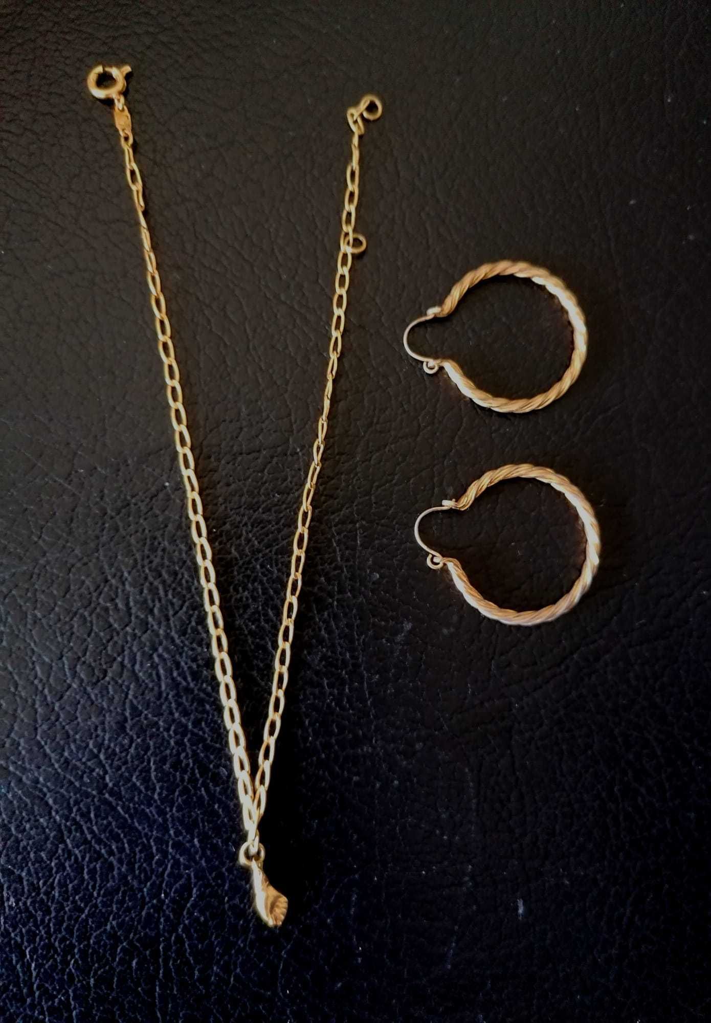 Brincos Argolas e Pulseira com mãozinha dourada