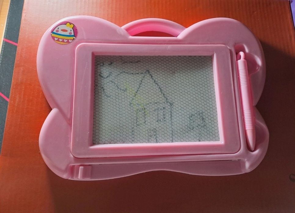 Lousa mágica escreve e apaga