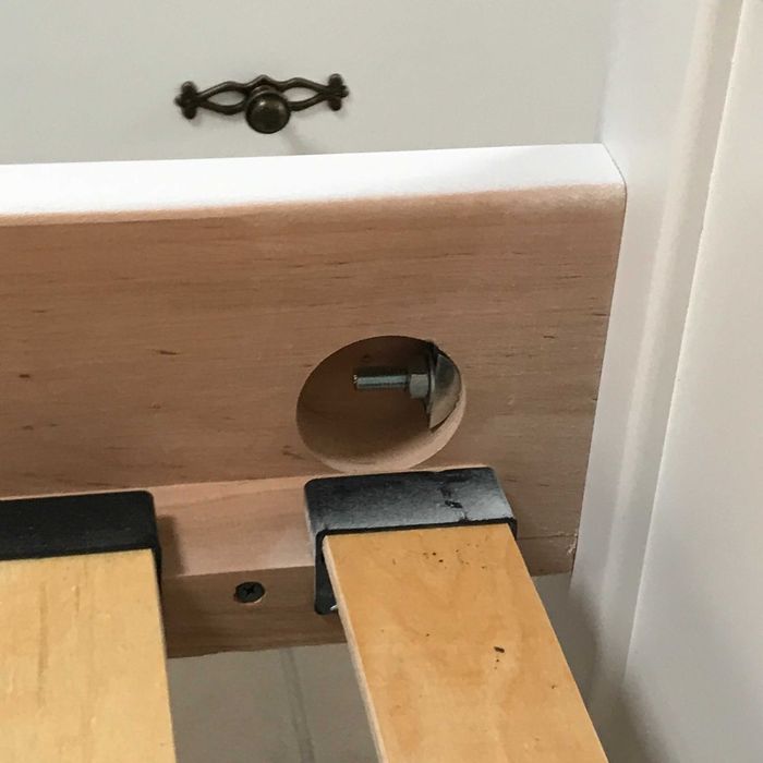 Біле ліжко з масиву дерева з м'яким узголів'ям, белая кровать в Одессе