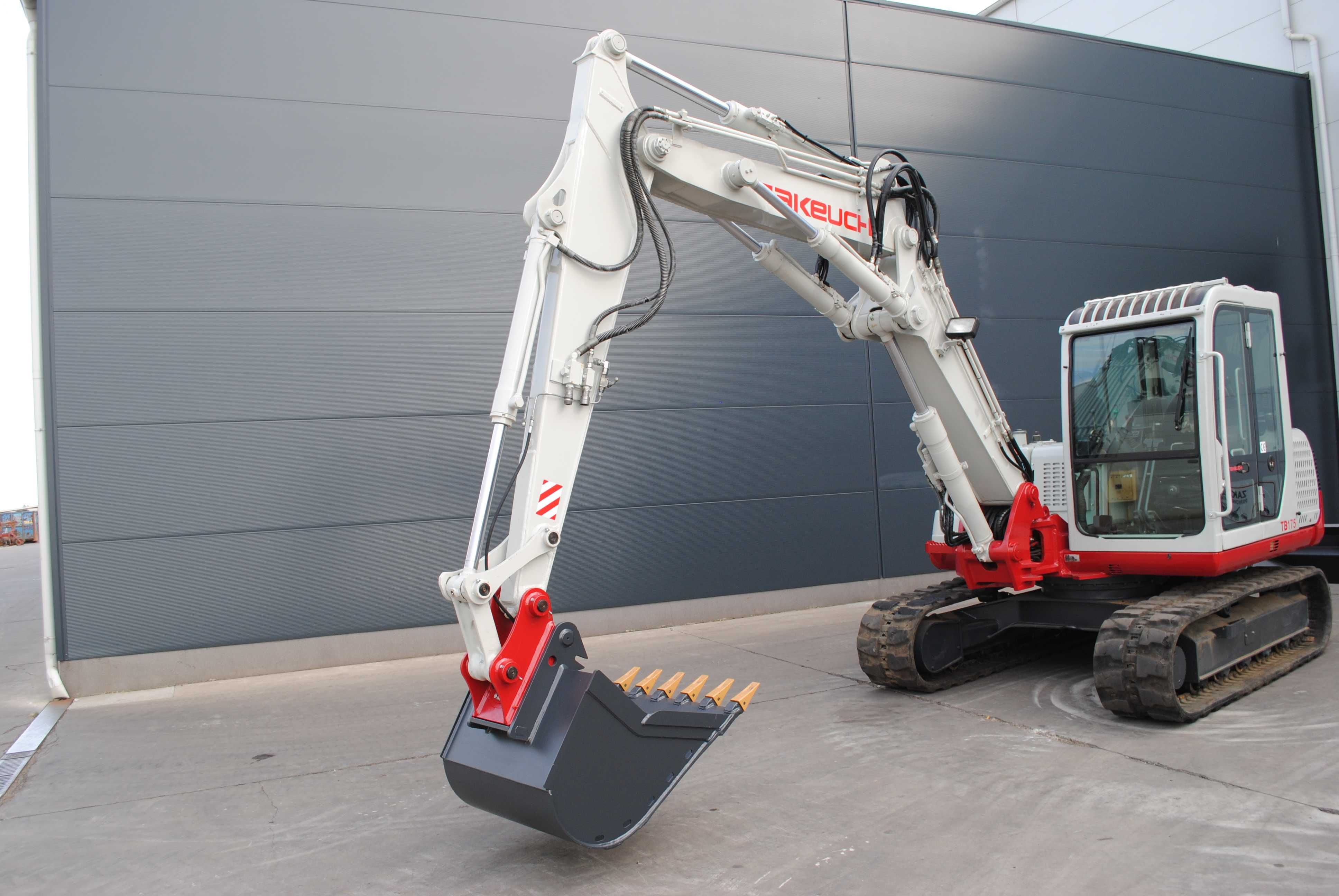 Koparka Takeuchi TB175 - potrójnie łamane ramie
