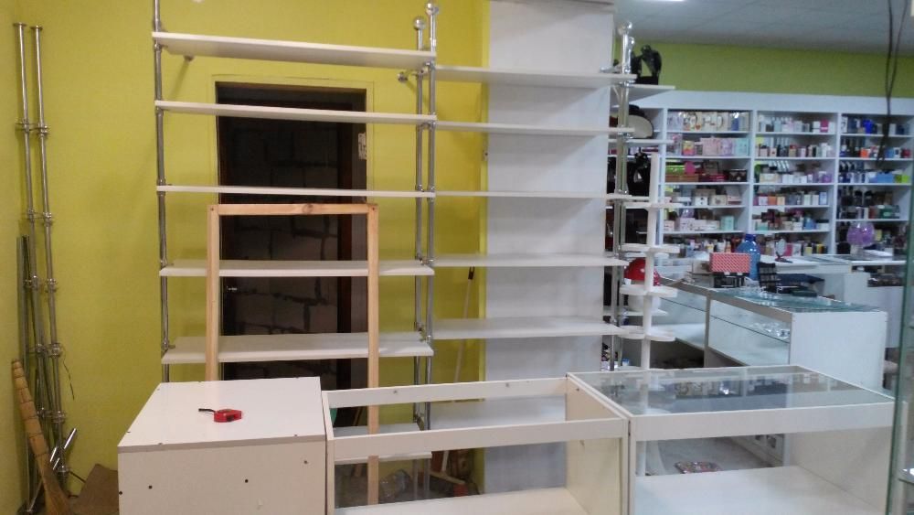 Збирання меблів та монтаж торгового обладнання