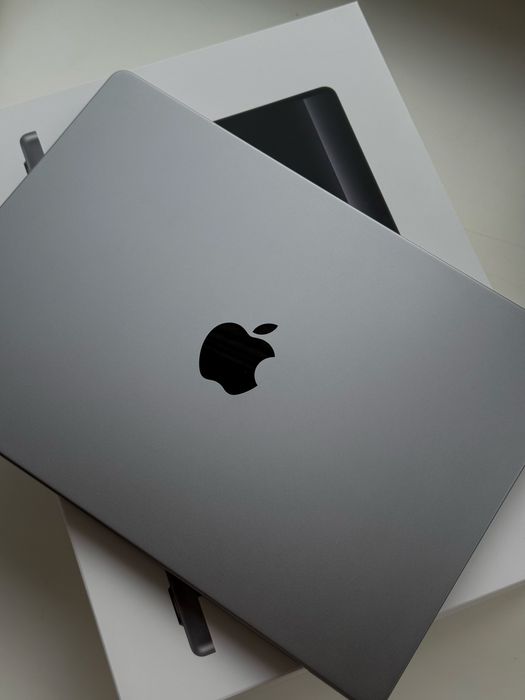 MacBook Pro 14 m3, 8 gb ram, 512 ssd